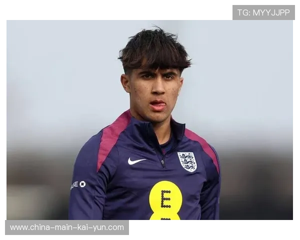 富勒姆官宣签下曼城青训边锋鲍勃，转会费2700万英镑