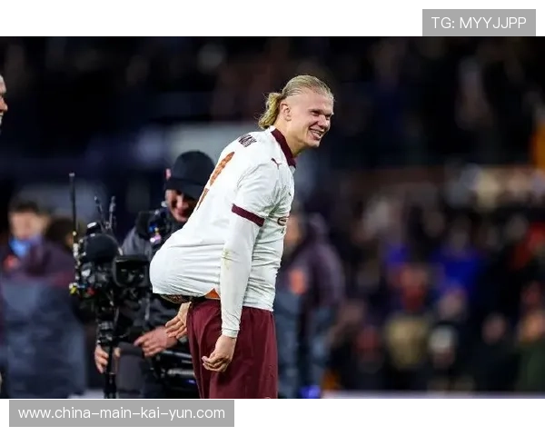 “哈兰德受访谈进球荒:聚焦心态调整与团队配合” “哈兰德受访谈进球荒:聚焦心态调整与团队配合”